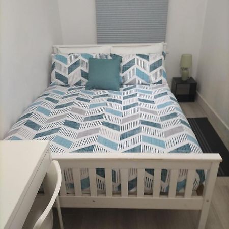 Comfortable Double Bed Located Near City Centre, Suitable For Contractors Health Care Professionals Or Long Business Stays In Coventry Or Delightful Holidays In Coventry Or Within The West Midlands Area Free Wifi Tea And Coffee Provided 외부 사진