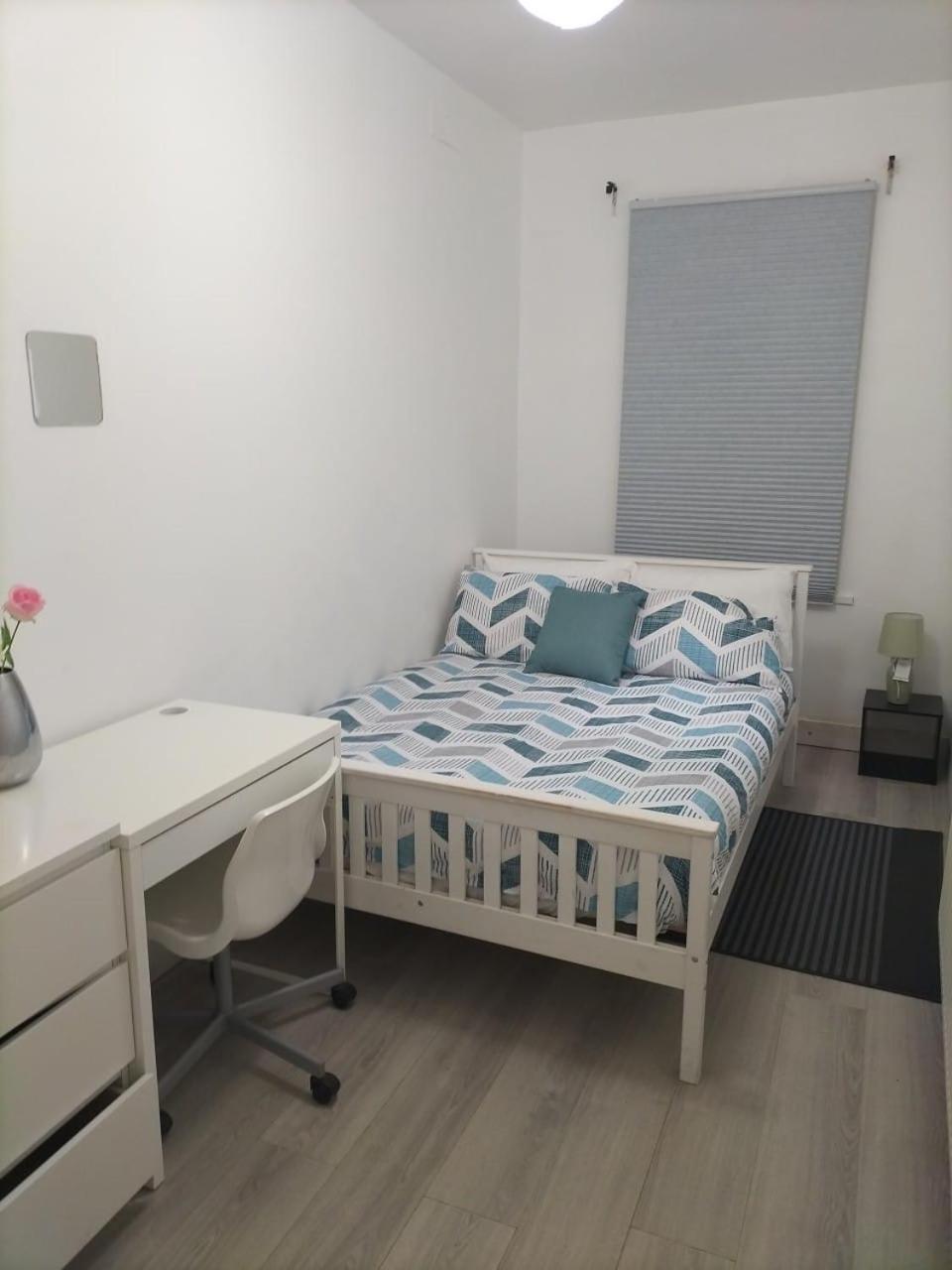 Comfortable Double Bed Located Near City Centre, Suitable For Contractors Health Care Professionals Or Long Business Stays In Coventry Or Delightful Holidays In Coventry Or Within The West Midlands Area Free Wifi Tea And Coffee Provided 외부 사진