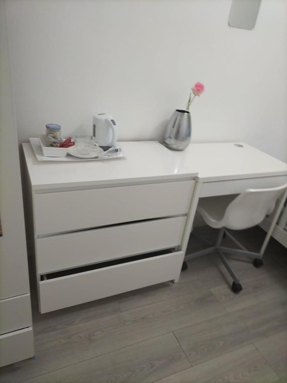 Comfortable Double Bed Located Near City Centre, Suitable For Contractors Health Care Professionals Or Long Business Stays In Coventry Or Delightful Holidays In Coventry Or Within The West Midlands Area Free Wifi Tea And Coffee Provided 외부 사진