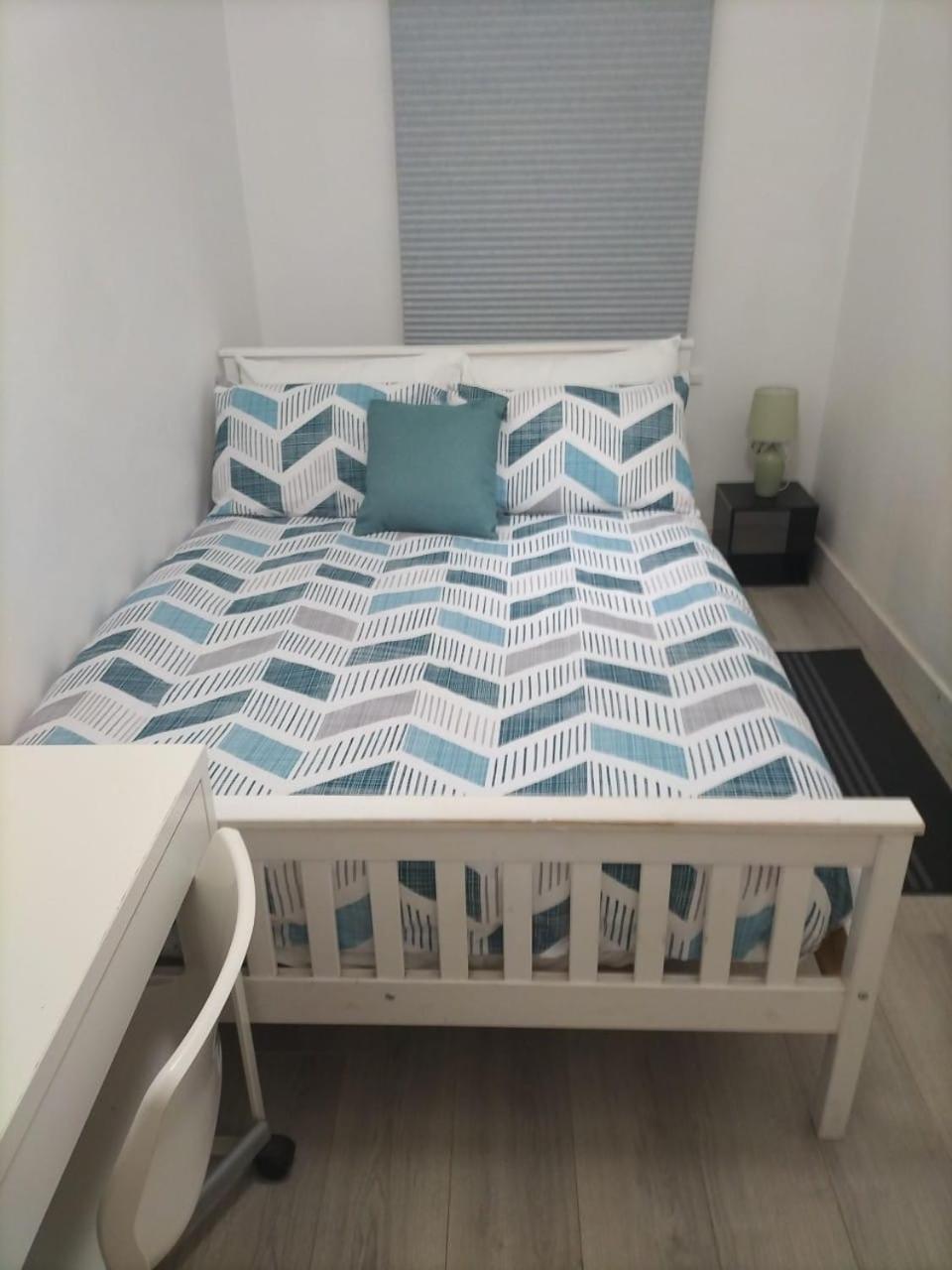 Comfortable Double Bed Located Near City Centre, Suitable For Contractors Health Care Professionals Or Long Business Stays In Coventry Or Delightful Holidays In Coventry Or Within The West Midlands Area Free Wifi Tea And Coffee Provided 외부 사진